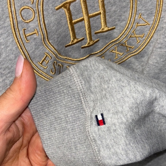 Tommy Hilfiger Gray Crewneck Sweater Casual Comfort - Picture 5 of 7